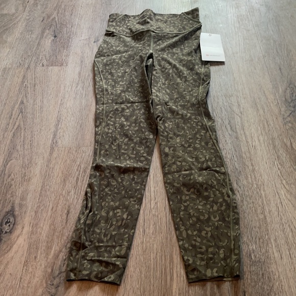 Lululemon Base Pace HR Tight 25” Size 4 - Picture 5 of 16